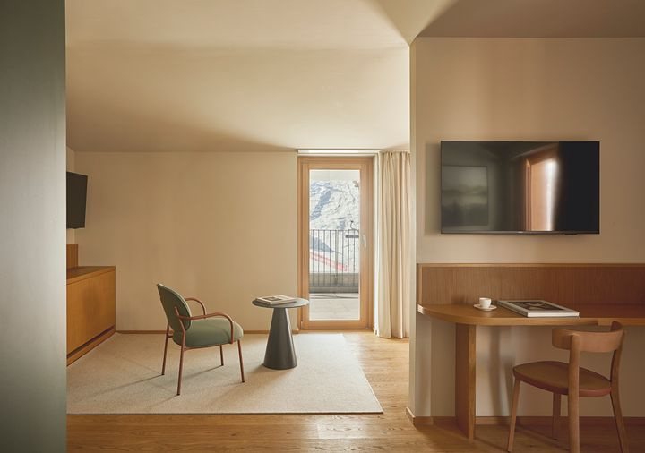 Мебель Pedrali в отеле Colere 1600 by Cloud 7 Hotels, Колере, Италия. Фото: Mattia Aquila