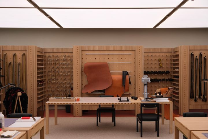 ADREA Equestrian Library &amp; Saddle Workshop от David/Nicolas, Абу-Даби 2025.