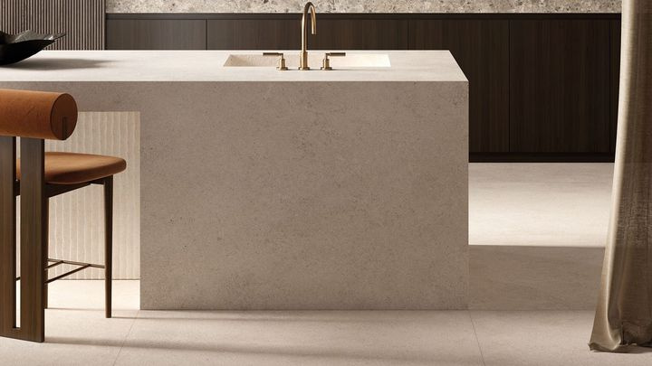 Столешница из керамогранита с эффектом камня / Sapienstone / CREMA NEVE от Хайме Бериестайна