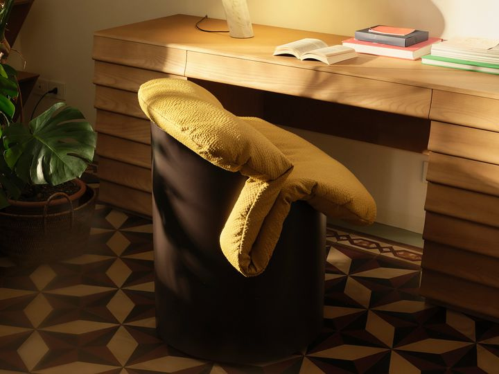 Стул LOBO — дизайн Raw-Edges Design Studio для Bolzan