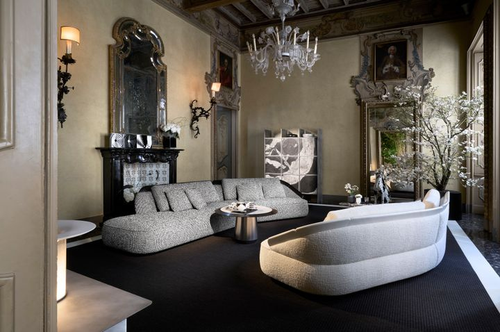 Палаццо Висконти, MDW 2026 - Гостиная - Диваны Eryon от Monica Armani и Corbula от Migliore + Servetto - Фото: Leonardo Duggento