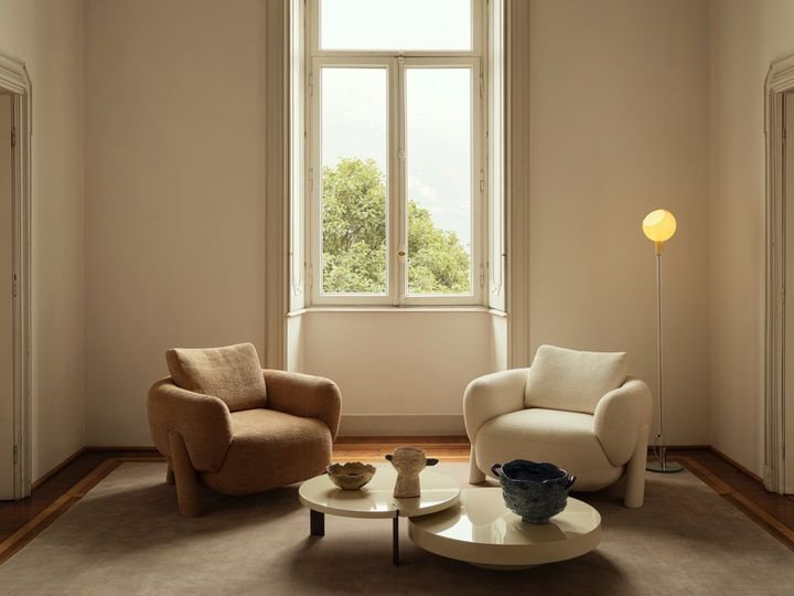 Кресла Anam, дизайн Федерико Пери, и столики Butter, дизайн студии 967Arch. Фото: Томас Пагани