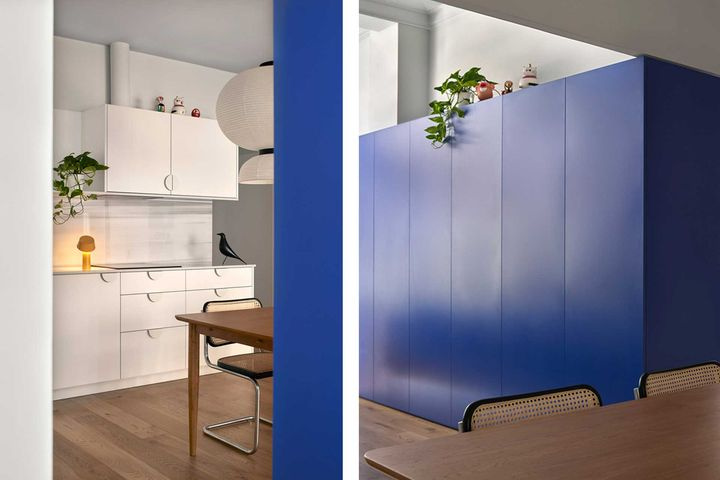 Контраст синего и белого в кухне проекта CHANCHS HOUSE от DG Arquitecto Valencia – Валенсия / Испания / 2025 | © Фото: Mariela Apollonio