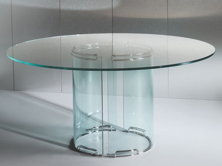 Стол Adam, дизайн Луиджи Массони, 1971. Фото: Carlotta Manaigo