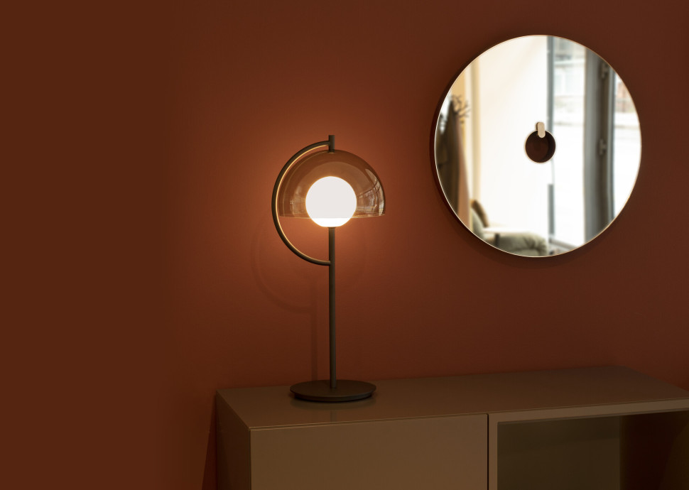 Настольная лампа Ligne Roset Hood lamp - материал