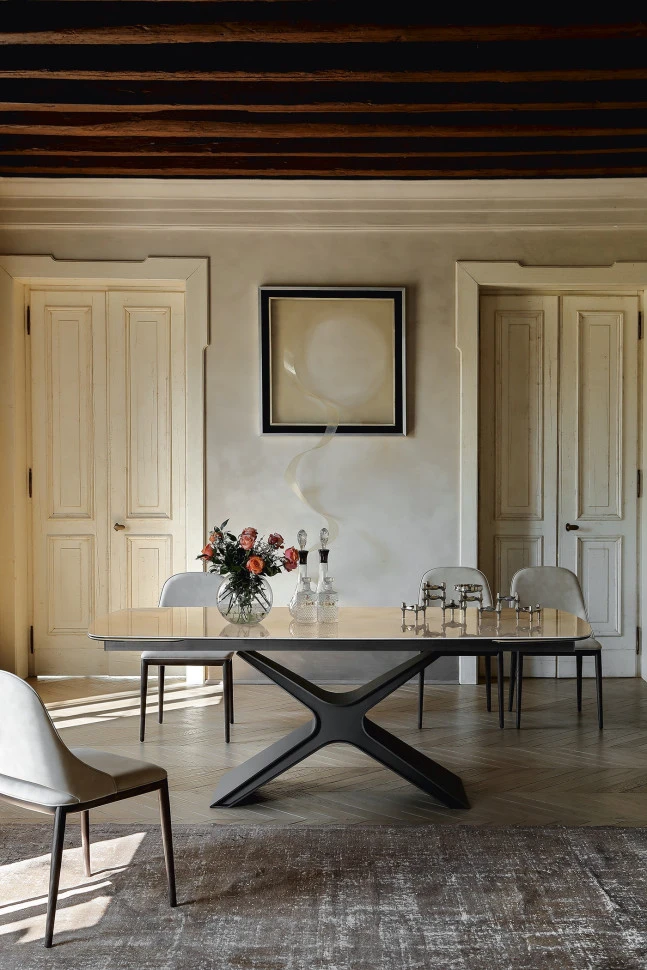 Стол в столовую Tonin CASA Design Angelo Tomaiuolo Calliope