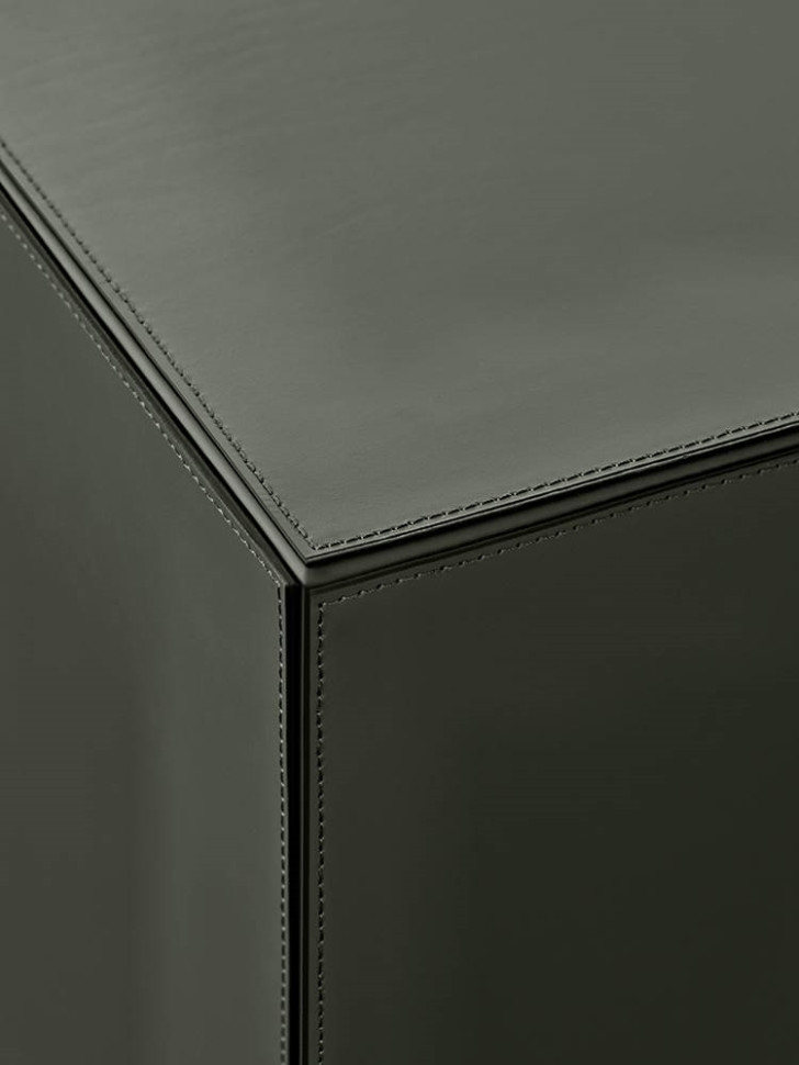 Пуф Minotti Solid Saddle-Hide - материал