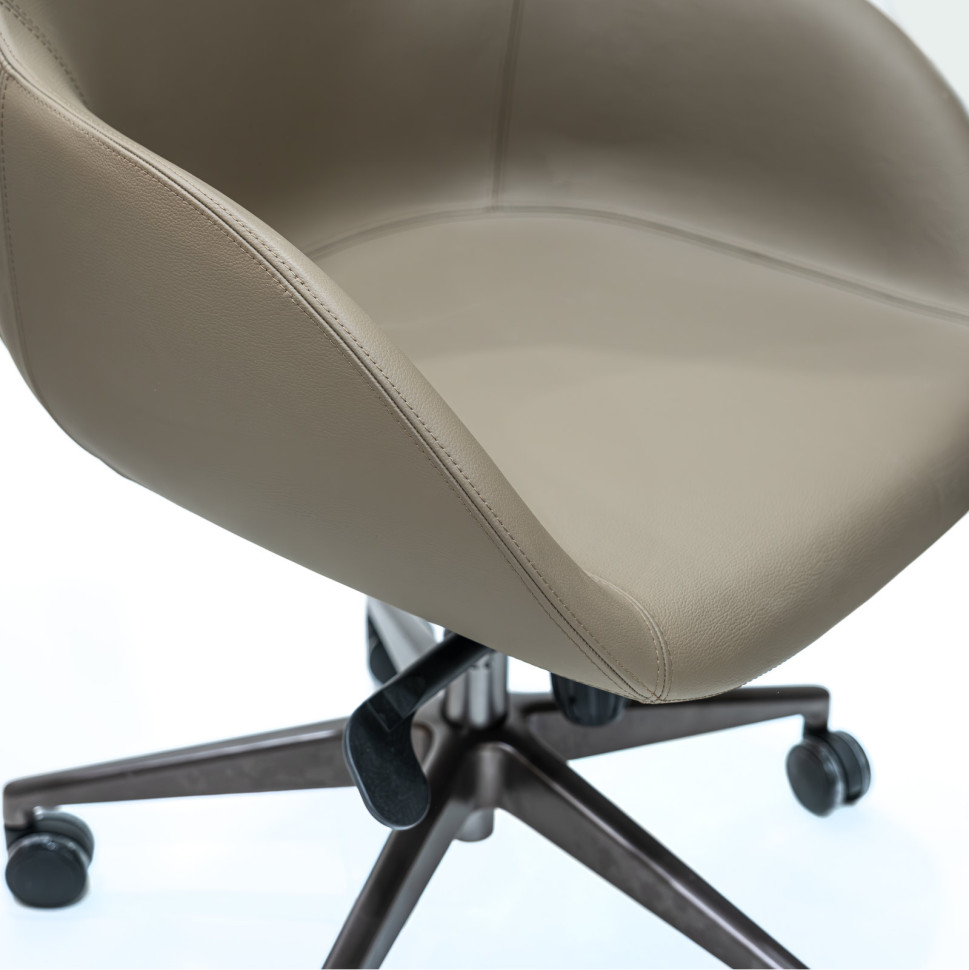 Рабочее кресло Hurtado Tables And Chairs 70 x 78 x h124–136 см, бежевая кожа