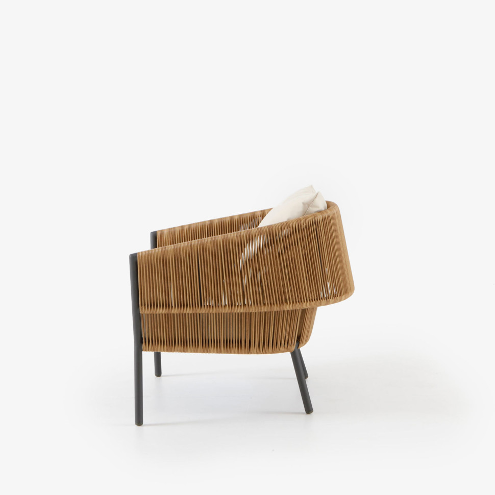 Кресло Ligne Roset Lapel