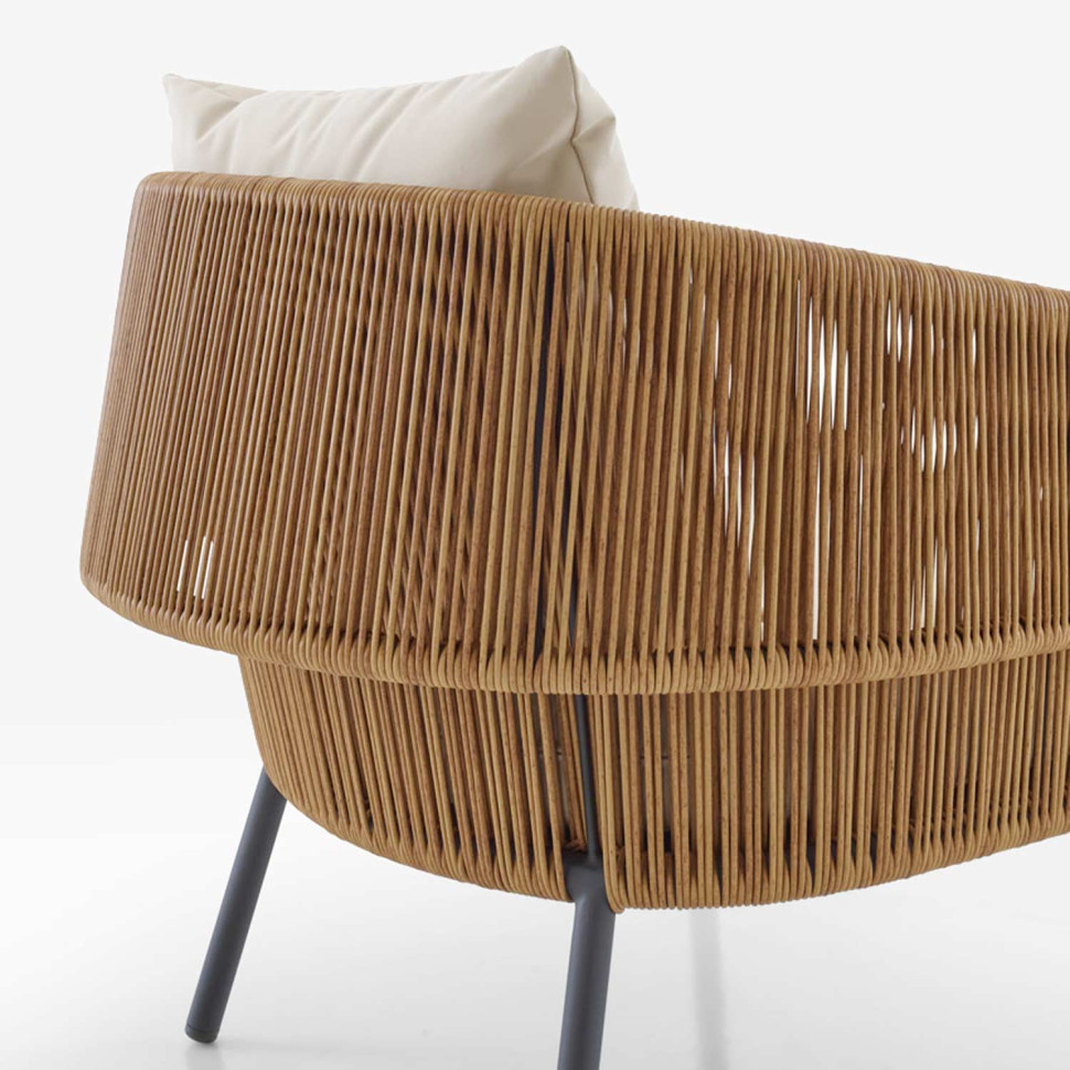 Кресло Ligne Roset Lapel