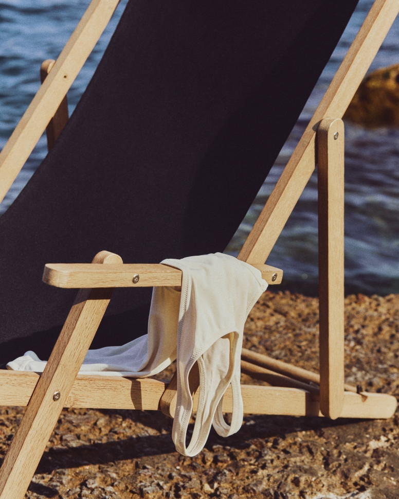 Складное кресло La Forma Vilara 65 x 123,5 x h89 см, чёрное, из акации и текстиля