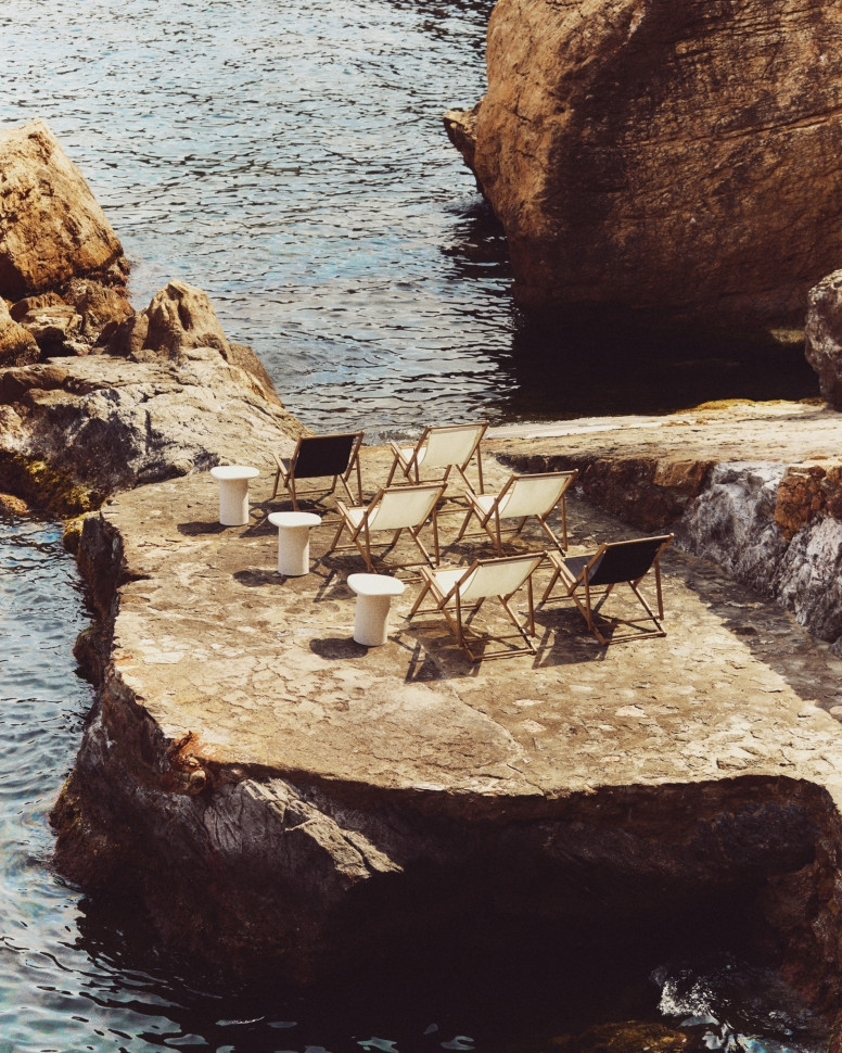 Складное кресло La Forma Vilara 65 x 123,5 x h89 см, чёрное, из акации и текстиля