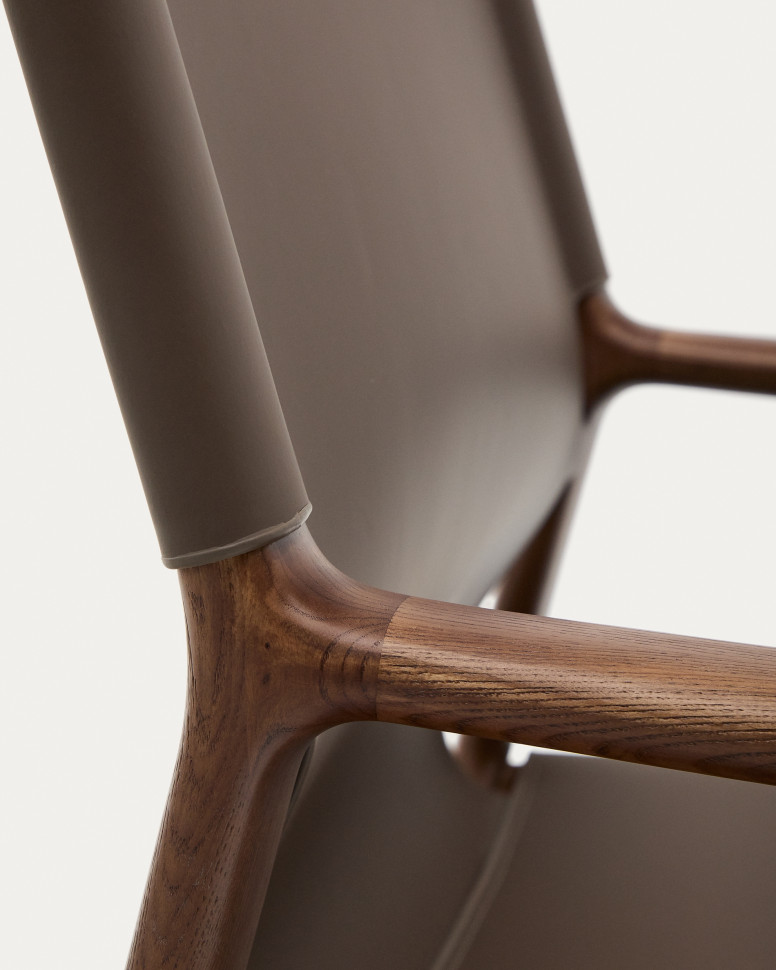 Кресло La Forma Jan 77,5 x 75,6 x h79 см, тёмно-коричневое, из переработанной кожи и ясеня орехового цвета