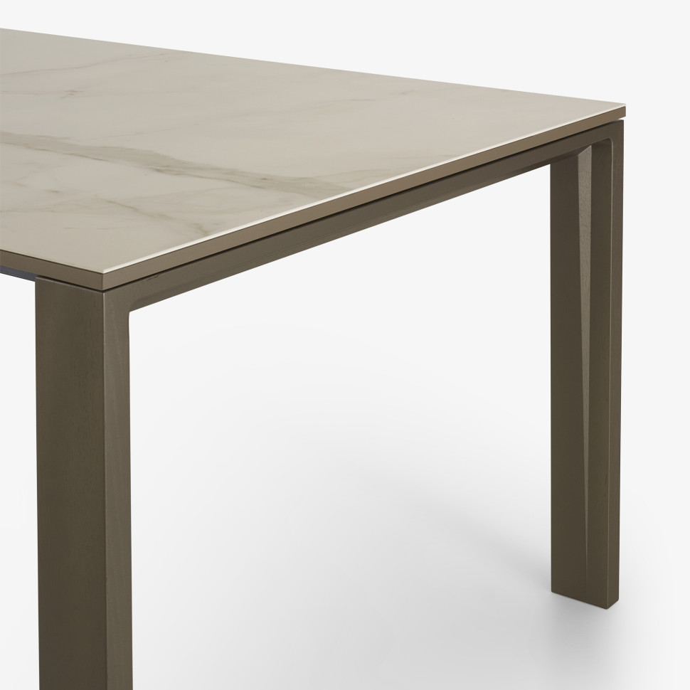 Стол Ligne Roset Naïa