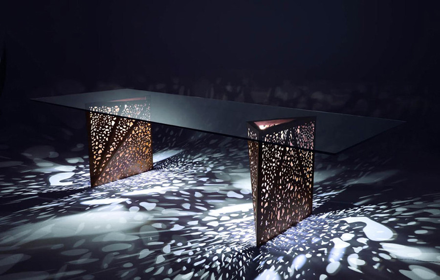 Стол в столовую Horm Riddled table