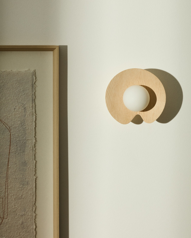 Настенный светильник La Forma Wilara 18 x 12 x h18 см, дуб и дымчатое стекло - материал