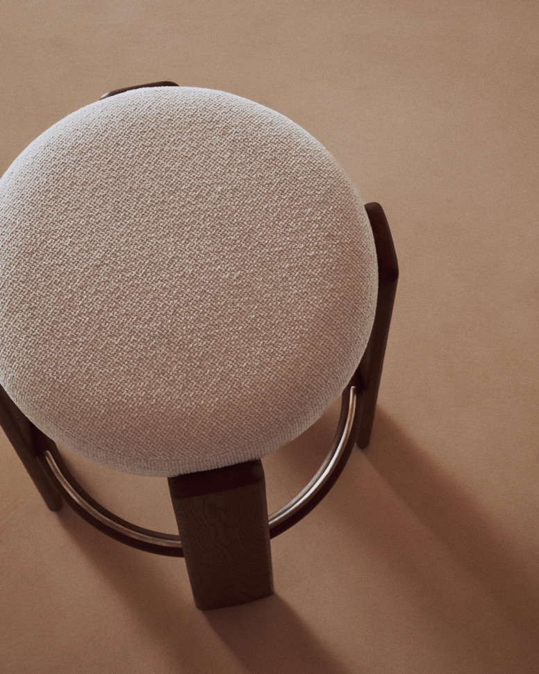 Барный табурет La Forma Granite 51 x 51 x h75 см, из бежевого шёнилла и массива ясеня в отделке орех