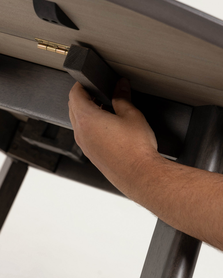 Обеденный стол La Forma Maryse диаметр 120 x h75 см, шпон ясеня, натуральный