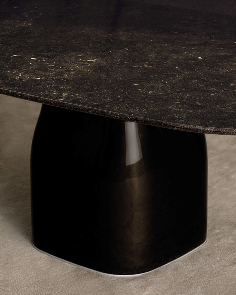 Стол Minotti Saki
