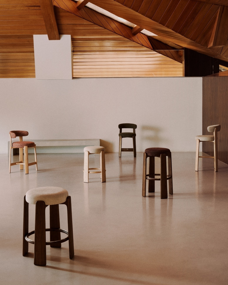 Барный стул La Forma Granite 53 x 52 x h100 см, бежевый, из синели и ясеня, высота сиденья 75 см