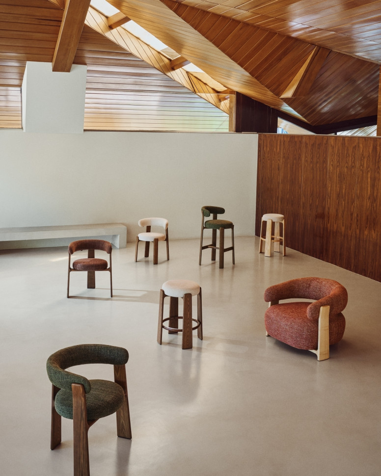 Барный стул La Forma Granite 53 x 52 x h100 см, бежевый, из синели и ясеня, высота сиденья 75 см